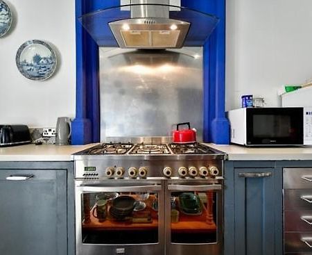 Quirky 4 Bedroom Apartment With Terrace Cardiff Extérieur photo