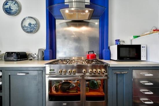 Quirky 4 Bedroom Apartment With Terrace Cardiff Extérieur photo