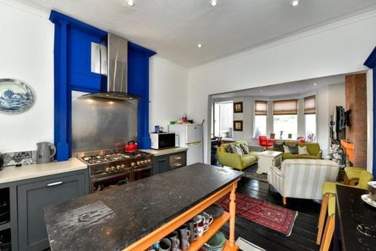 Quirky 4 Bedroom Apartment With Terrace Cardiff Extérieur photo