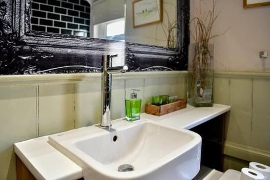 Quirky 4 Bedroom Apartment With Terrace Cardiff Extérieur photo