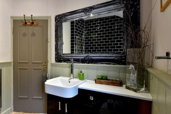 Quirky 4 Bedroom Apartment With Terrace Cardiff Extérieur photo