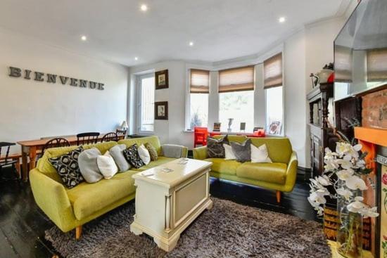 Quirky 4 Bedroom Apartment With Terrace Cardiff Extérieur photo