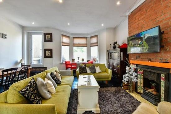 Quirky 4 Bedroom Apartment With Terrace Cardiff Extérieur photo